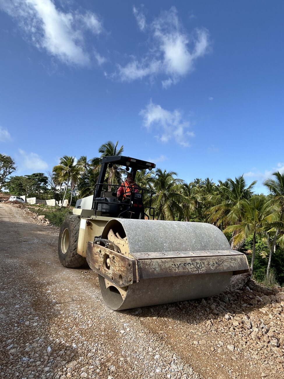 An R-Sosa roller compacting the crushed-stone layer of a new Nomad City road
